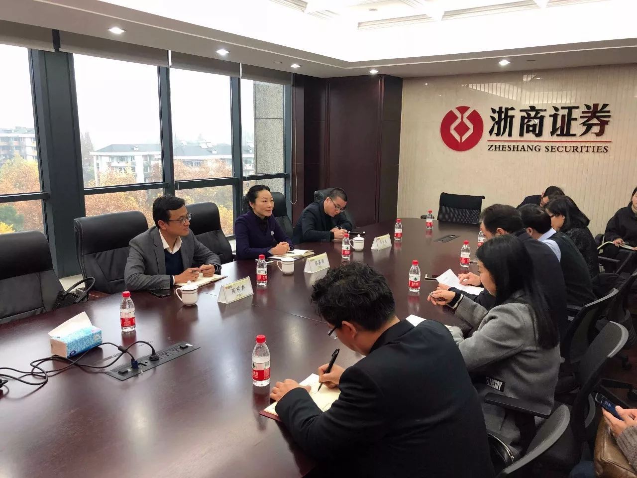 证券行业环境(证券公司环境分析)